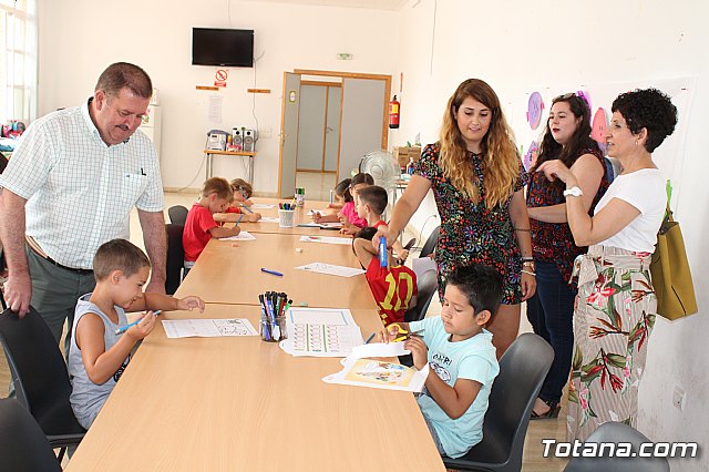 Un total de 13 niños participan en la Escuela de Verano 