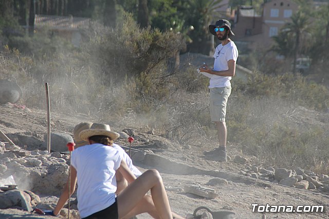Unos 20 voluntarios participan en el V Campo de Trabajo Arqueolgico de “Las Cabezuelas”, que se celebra hasta el 3 de agosto - 4