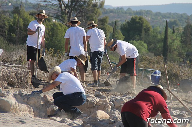 Unos 20 voluntarios participan en el V Campo de Trabajo Arqueolgico de “Las Cabezuelas”, que se celebra hasta el 3 de agosto - 5
