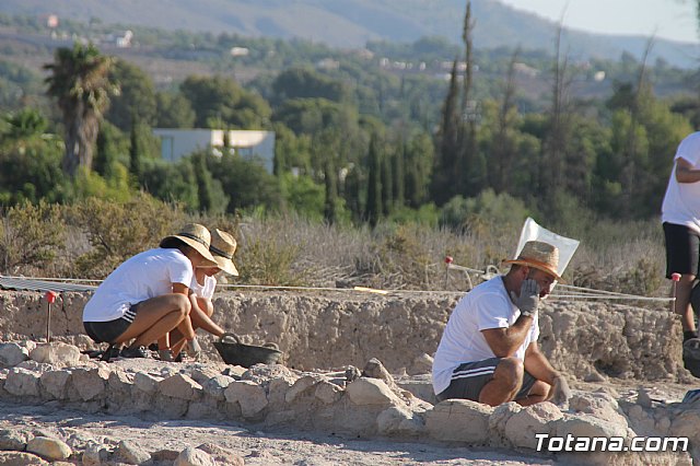 Unos 20 voluntarios participan en el V Campo de Trabajo Arqueolgico de “Las Cabezuelas”, que se celebra hasta el 3 de agosto - 6