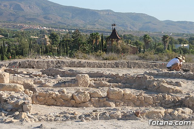 Unos 20 voluntarios participan en el V Campo de Trabajo Arqueolgico de “Las Cabezuelas”, que se celebra hasta el 3 de agosto - 7