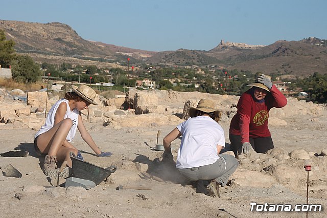 Unos 20 voluntarios participan en el V Campo de Trabajo Arqueolgico de “Las Cabezuelas”, que se celebra hasta el 3 de agosto - 8