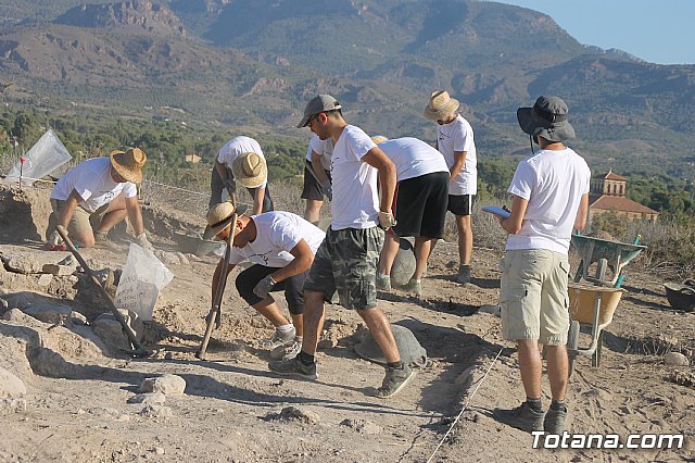 Unos 20 voluntarios participan en el V Campo de Trabajo Arqueolgico de “Las Cabezuelas”, que se celebra hasta el 3 de agosto - 9
