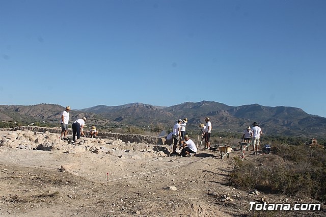 Unos 20 voluntarios participan en el V Campo de Trabajo Arqueolgico de “Las Cabezuelas”, que se celebra hasta el 3 de agosto - 12