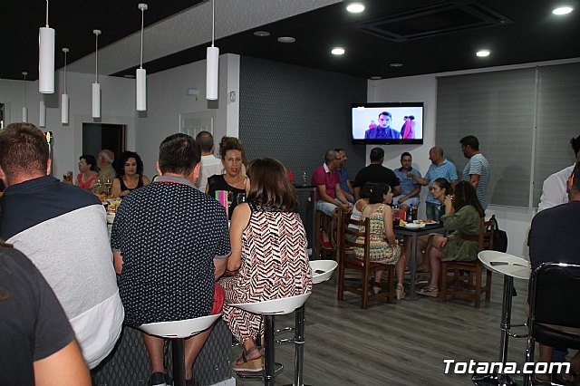 Abre sus puertas Las Lomas Caf Bar - 11