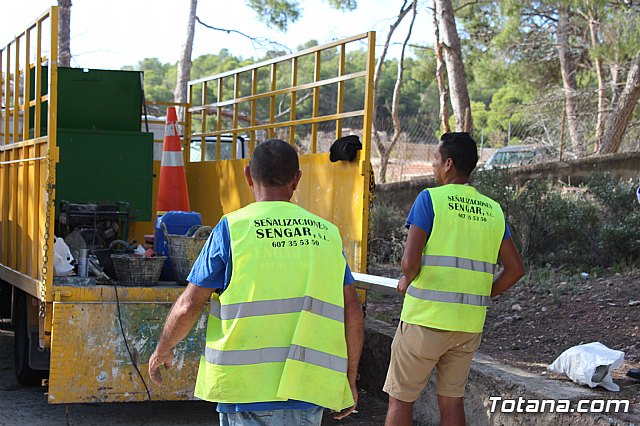 Acometen obras de reposicin de la barrera de seguridad en una curva pronunciada de la RM-502, conocida como carretera de La Santa - 5