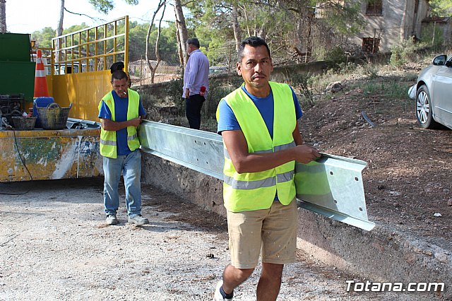 Acometen obras de reposicin de la barrera de seguridad en una curva pronunciada de la RM-502, conocida como carretera de La Santa - 6