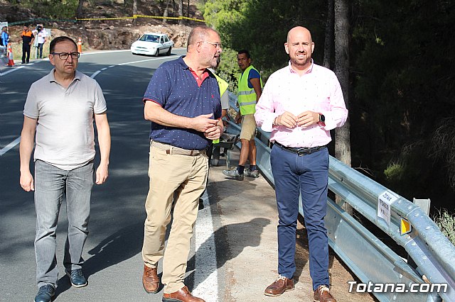 Acometen obras de reposicin de la barrera de seguridad en una curva pronunciada de la RM-502, conocida como carretera de La Santa - 12