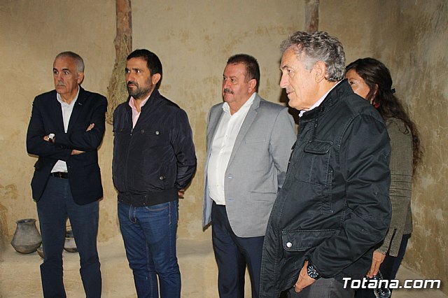 El alcalde acompaña a senadores murcianos a visitar el yacimiento aqueolgico de La Bastida - 2