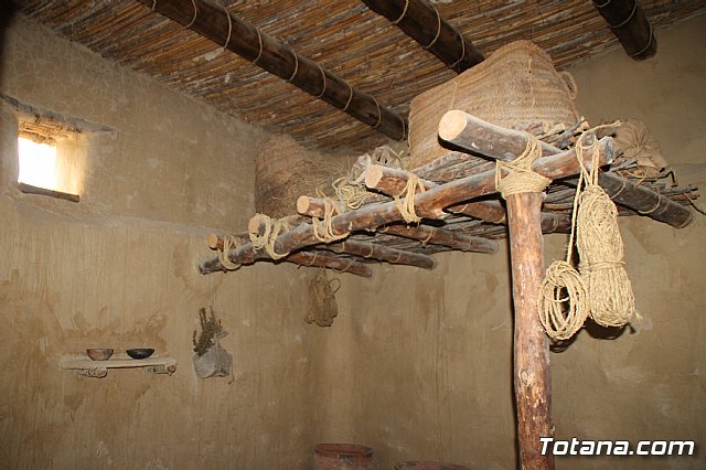 El alcalde acompaña a senadores murcianos a visitar el yacimiento aqueolgico de La Bastida - 4