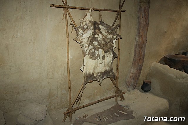 El alcalde acompaña a senadores murcianos a visitar el yacimiento aqueolgico de La Bastida - 7