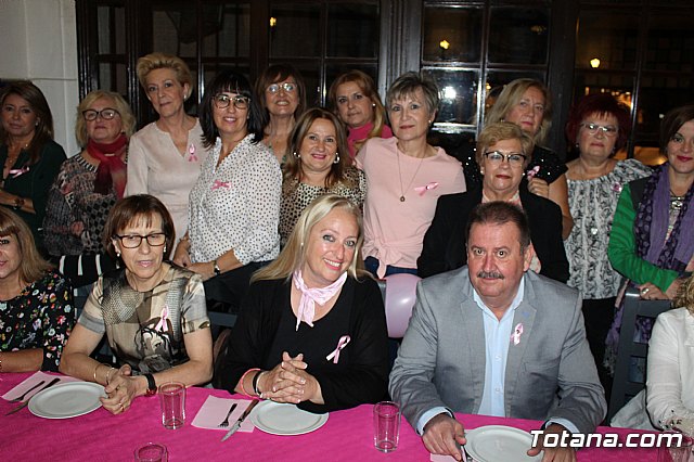Un grupo de amigas, afectadas y supervivientes del Cncer de mama se renen un año ms con motivo del Da Mundial contra el Cncer de mama - 3