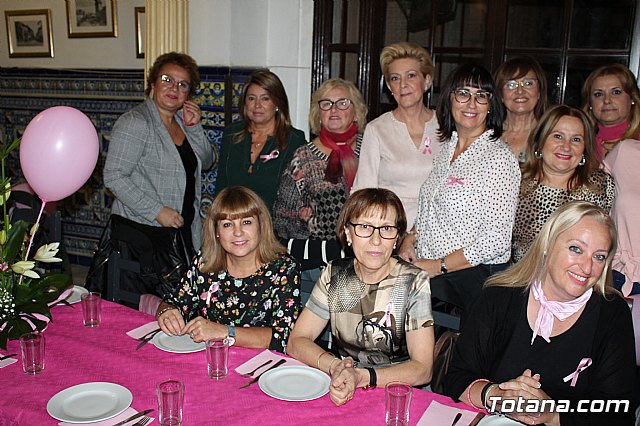 Un grupo de amigas, afectadas y supervivientes del Cncer de mama se renen un año ms con motivo del Da Mundial contra el Cncer de mama - 4