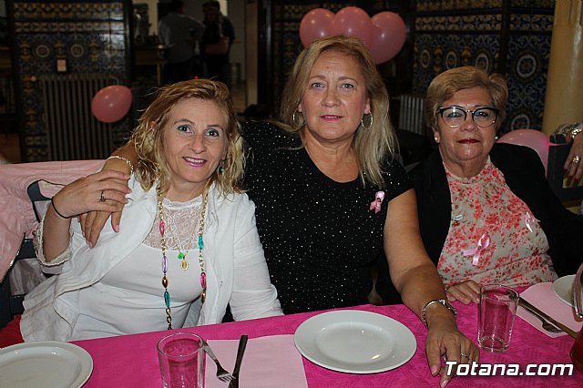 Un grupo de amigas, afectadas y supervivientes del Cncer de mama se renen un año ms con motivo del Da Mundial contra el Cncer de mama - 17