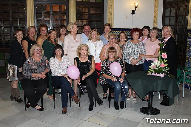 Un grupo de amigas, afectadas y supervivientes del Cncer de mama se renen un año ms con motivo del Da Mundial contra el Cncer de mama - 26