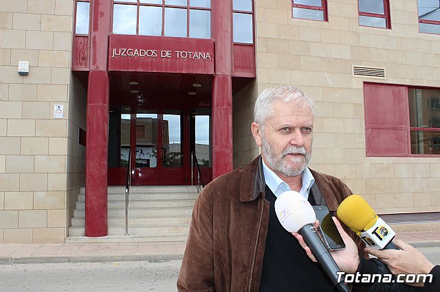 Querella de la Asociacin Libertas contra el alcalde y la concejal de Igualdad por pintar los pasos de peatones arcoris - 16