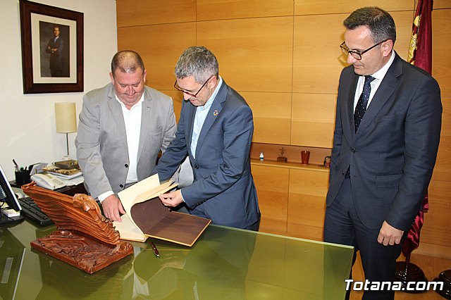 El secretario de Estado de Medio Ambiente se compromete con los regantes a agilizar la regularizacin de los riegos consolidados de El Raiguero, El Paretn y La Huerta - 9