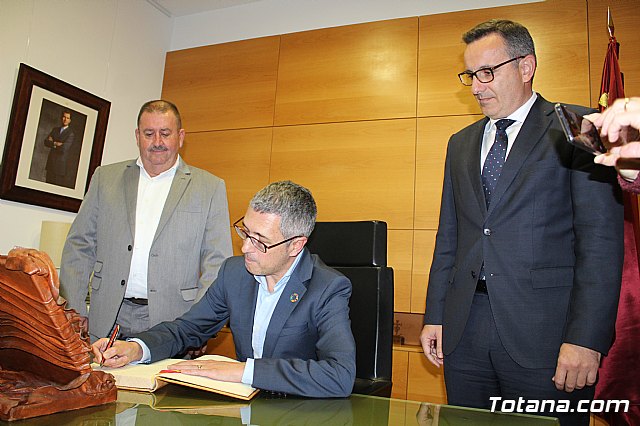 El secretario de Estado de Medio Ambiente se compromete con los regantes a agilizar la regularizacin de los riegos consolidados de El Raiguero, El Paretn y La Huerta - 11