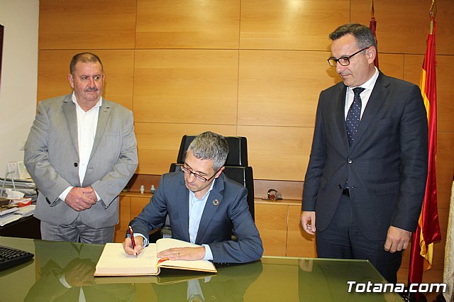 El secretario de Estado de Medio Ambiente se compromete con los regantes a agilizar la regularizacin de los riegos consolidados de El Raiguero, El Paretn y La Huerta - 12