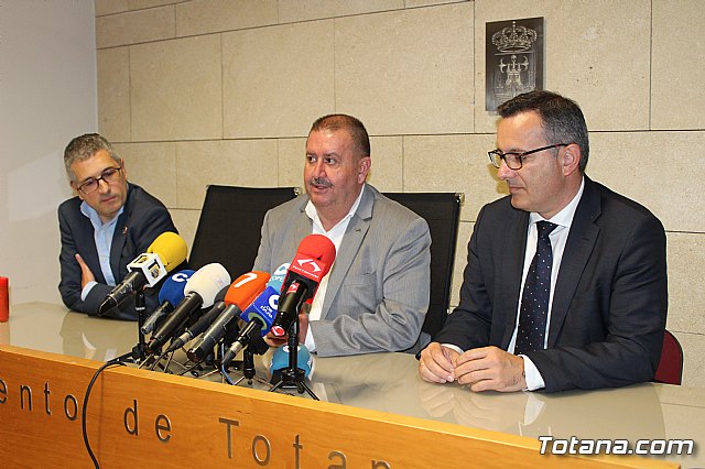 El secretario de Estado de Medio Ambiente se compromete con los regantes a agilizar la regularizacin de los riegos consolidados de El Raiguero, El Paretn y La Huerta - 30