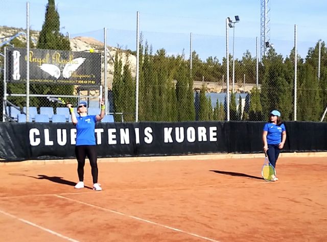 Esta semana se est disputando el torneo de dobles padres e hijos “Raqueta Navideña” organizado por la Escuela de Tenis Kuore - 6