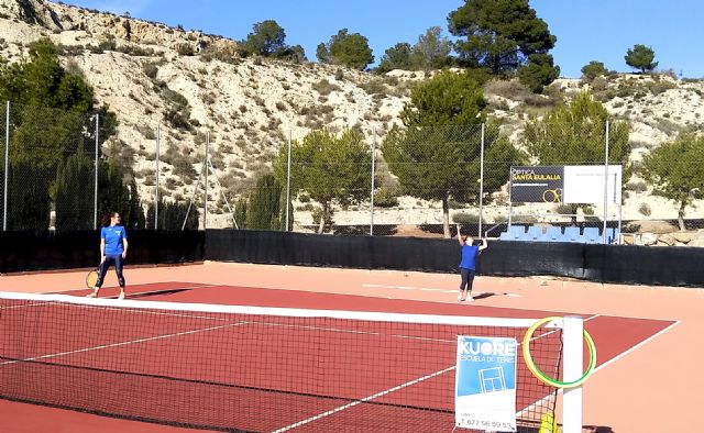 Esta semana se est disputando el torneo de dobles padres e hijos “Raqueta Navideña” organizado por la Escuela de Tenis Kuore - 7