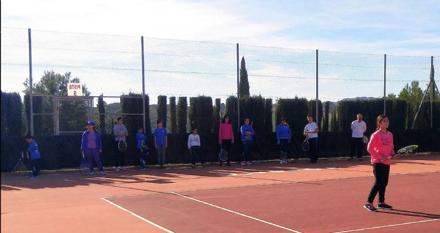 Esta semana se est disputando el torneo de dobles padres e hijos “Raqueta Navideña” organizado por la Escuela de Tenis Kuore - 9