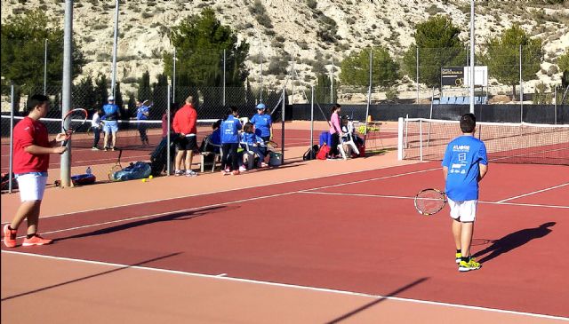 Esta semana se est disputando el torneo de dobles padres e hijos “Raqueta Navideña” organizado por la Escuela de Tenis Kuore - 11
