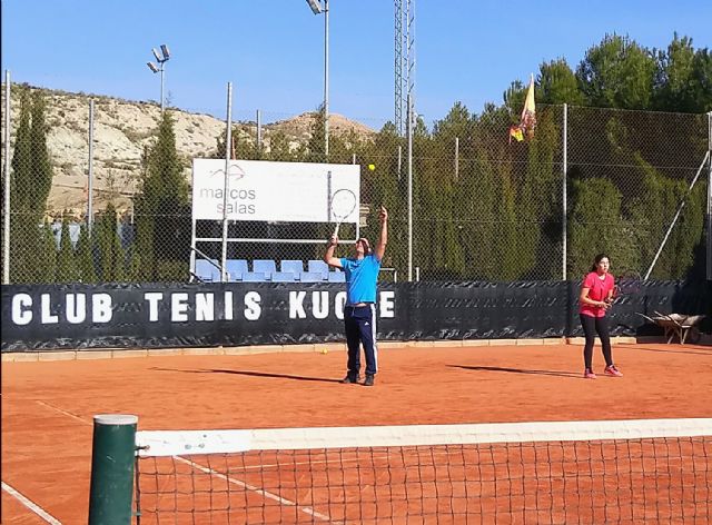 Esta semana se est disputando el torneo de dobles padres e hijos “Raqueta Navideña” organizado por la Escuela de Tenis Kuore - 14