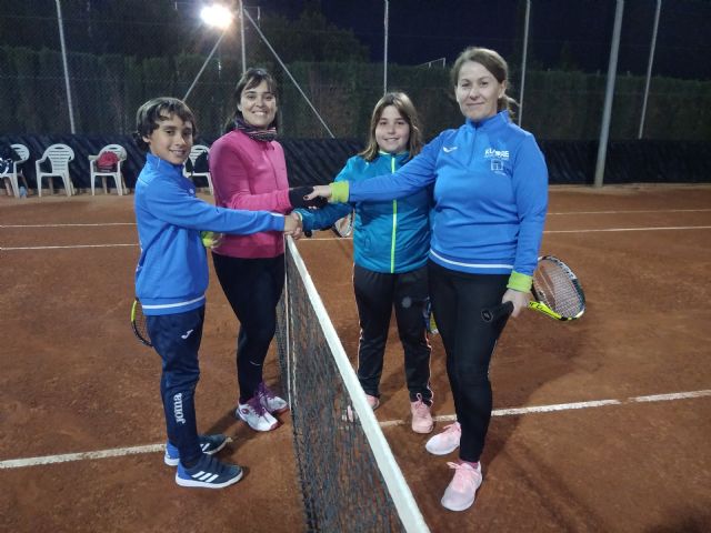 Esta semana se est disputando el torneo de dobles padres e hijos “Raqueta Navideña” organizado por la Escuela de Tenis Kuore - 15