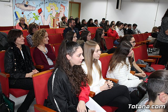 Se entregan los diplomas acreditativos a los diez alumnos de la XII Promocin del Bachillerato Internacional del IES “Juan de la Cierva” - 10