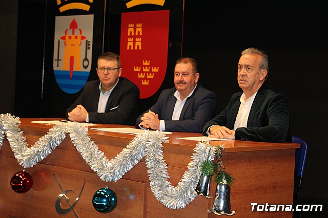 Se entregan los diplomas acreditativos a los diez alumnos de la XII Promocin del Bachillerato Internacional del IES “Juan de la Cierva” - 2