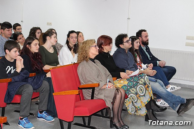 Se entregan los diplomas acreditativos a los diez alumnos de la XII Promocin del Bachillerato Internacional del IES “Juan de la Cierva” - 3