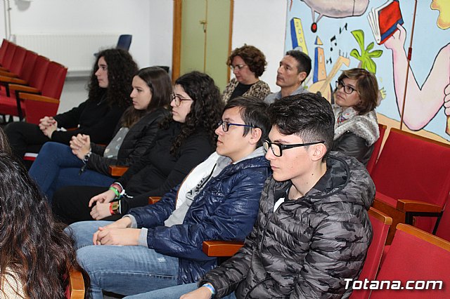 Se entregan los diplomas acreditativos a los diez alumnos de la XII Promocin del Bachillerato Internacional del IES “Juan de la Cierva” - 12