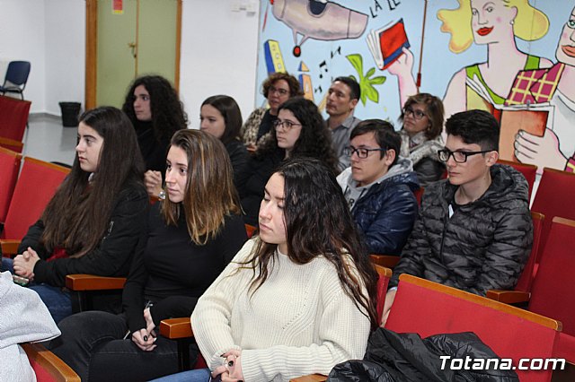 Se entregan los diplomas acreditativos a los diez alumnos de la XII Promocin del Bachillerato Internacional del IES “Juan de la Cierva” - 13