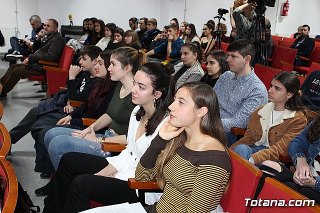 Se entregan los diplomas acreditativos a los diez alumnos de la XII Promocin del Bachillerato Internacional del IES “Juan de la Cierva” - 17