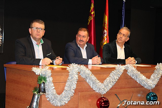 Se entregan los diplomas acreditativos a los diez alumnos de la XII Promocin del Bachillerato Internacional del IES “Juan de la Cierva” - 19