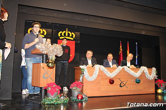 Se entregan los diplomas acreditativos a los diez alumnos de la XII Promocin del Bachillerato Internacional del IES “Juan de la Cierva” - 21