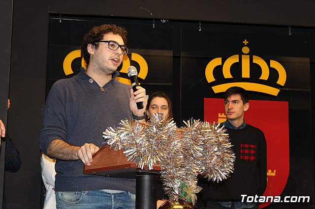 Se entregan los diplomas acreditativos a los diez alumnos de la XII Promocin del Bachillerato Internacional del IES “Juan de la Cierva” - 22