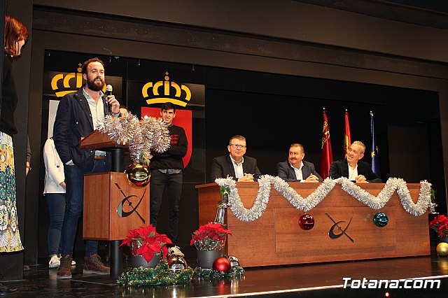 Se entregan los diplomas acreditativos a los diez alumnos de la XII Promocin del Bachillerato Internacional del IES “Juan de la Cierva” - 25