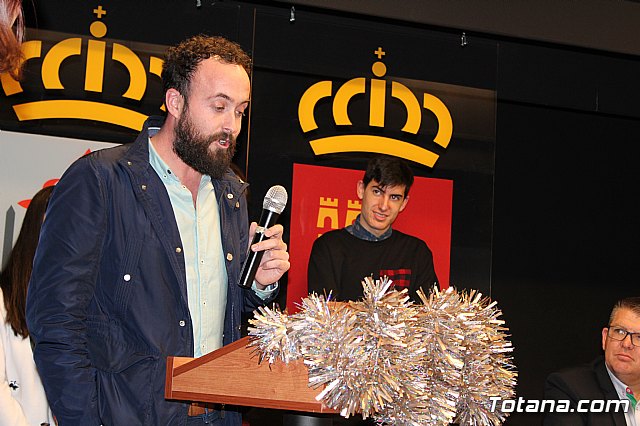 Se entregan los diplomas acreditativos a los diez alumnos de la XII Promocin del Bachillerato Internacional del IES “Juan de la Cierva” - 26