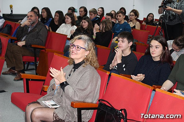Se entregan los diplomas acreditativos a los diez alumnos de la XII Promocin del Bachillerato Internacional del IES “Juan de la Cierva” - 27