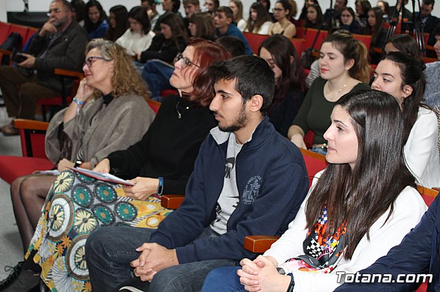 Se entregan los diplomas acreditativos a los diez alumnos de la XII Promocin del Bachillerato Internacional del IES “Juan de la Cierva” - 35