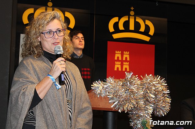 Se entregan los diplomas acreditativos a los diez alumnos de la XII Promocin del Bachillerato Internacional del IES “Juan de la Cierva” - 36