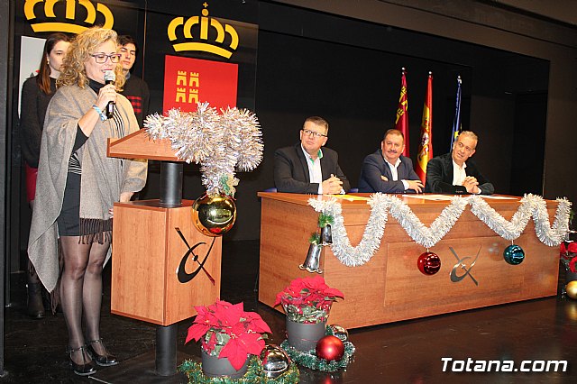 Se entregan los diplomas acreditativos a los diez alumnos de la XII Promocin del Bachillerato Internacional del IES “Juan de la Cierva” - 37