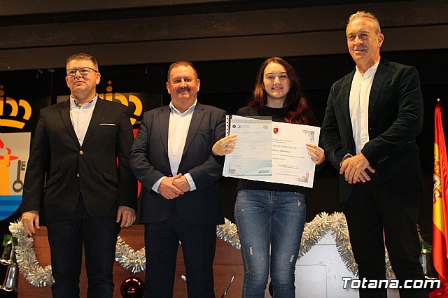 Se entregan los diplomas acreditativos a los diez alumnos de la XII Promocin del Bachillerato Internacional del IES “Juan de la Cierva” - 50