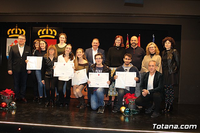 Se entregan los diplomas acreditativos a los diez alumnos de la XII Promocin del Bachillerato Internacional del IES “Juan de la Cierva” - 52