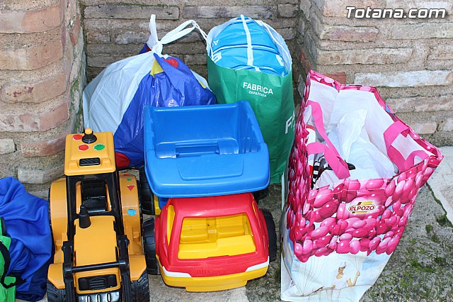 Totana Basket organiz la Campaña Solidaria Nadidad 2018 - I Recogida de Juguetes - 7