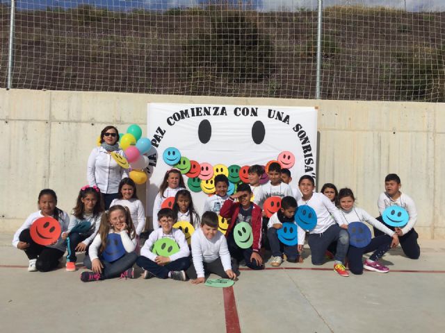 El CEIP La Cruz saca su mejor sonrisa en el “Da de la Paz” - 15