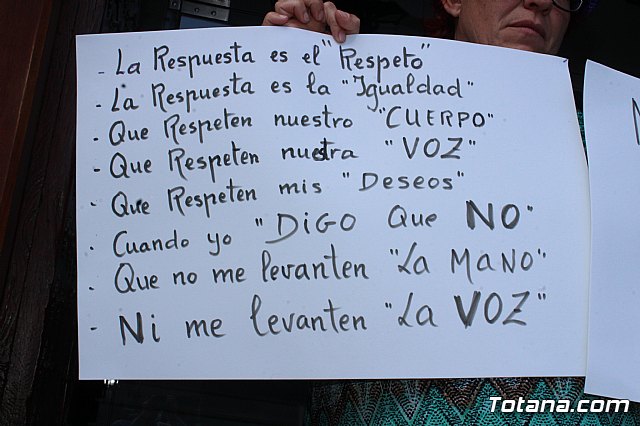 Lectura manifiesto y concentracin Da Mujer Trabajadora 2019Se realiza una concentracin reivindicativa dando lectura al manifiesto con motivo de la celebracin del Da Internacional de la Mujer, hoy 8-M - 15